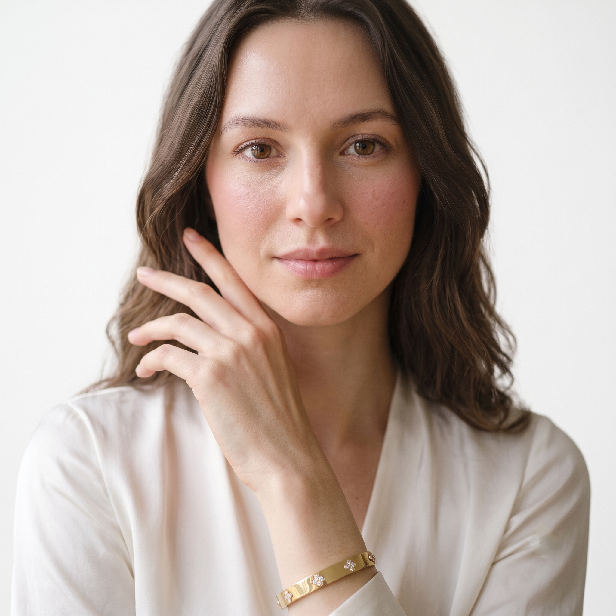 Close view of the four leaf clover moissanite bangle bracelet on a woman's wrist