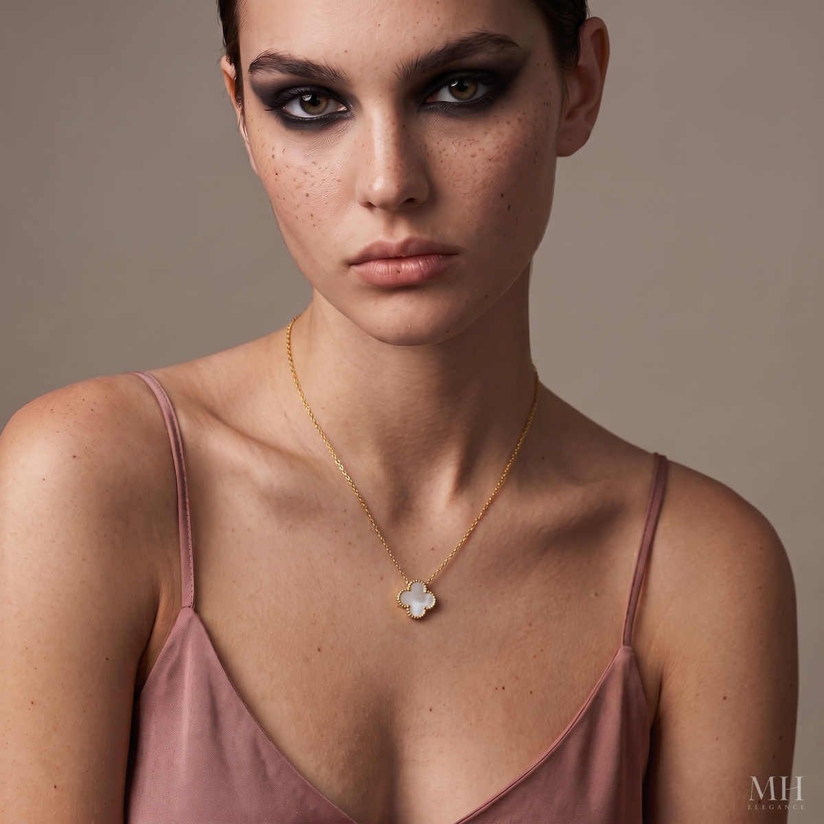 Collier plaqué or 18 carats avec trèfle à quatre feuilles | Pendentif délicat porte-bonheur | Bonne fortune – MH ELEGANCE