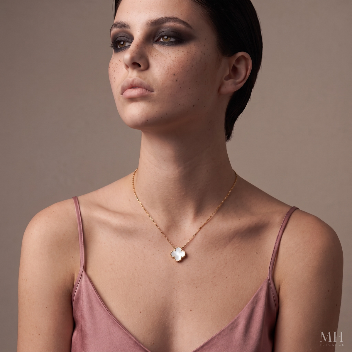 Collier plaqué or 18 carats avec trèfle à quatre feuilles | Pendentif délicat porte-bonheur | Bonne fortune – MH ELEGANCE