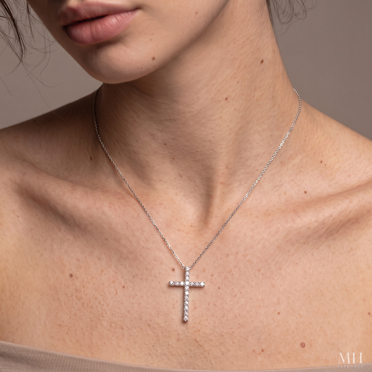 Collier croix en moissanite Éclat divin