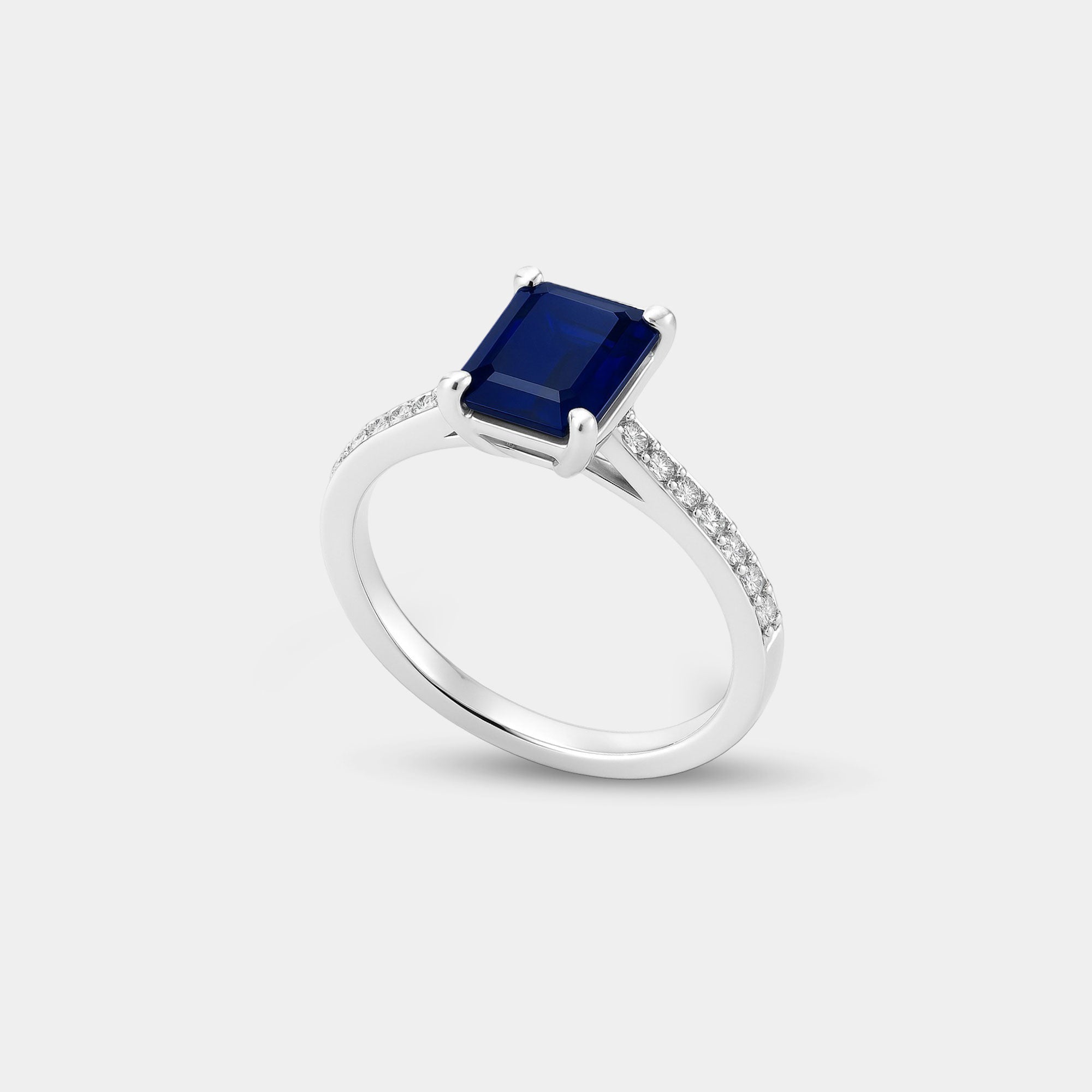 Emerald-Cut Blue Sapphire & Diamond Ring - MH ELEGANCE - Emerald-Cut Blue Sapphire & Diamond Ring - MH ELEGANCE -