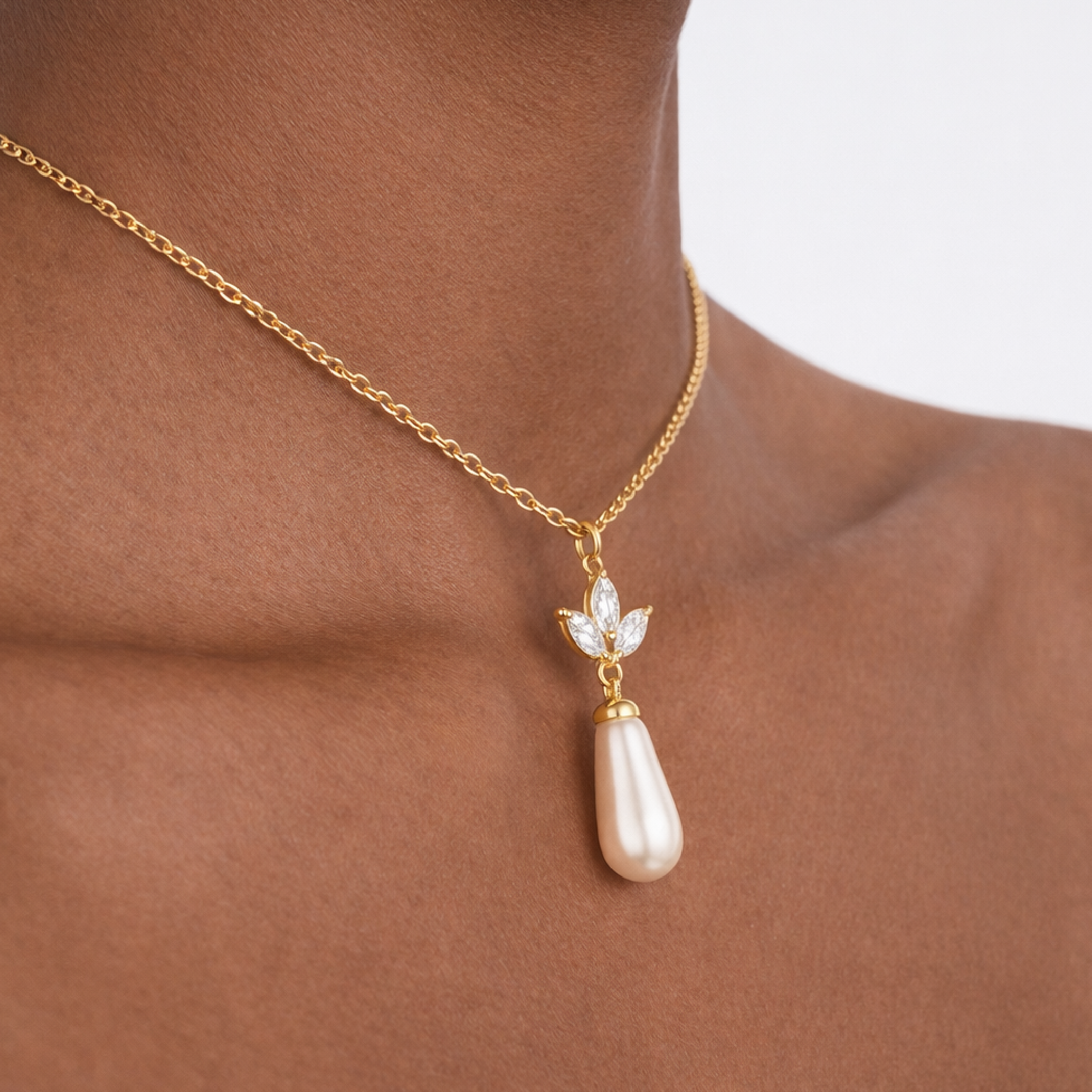 Leaf and Pearl Pendant - MH ELEGANCE - Leaf and Pearl Pendant -