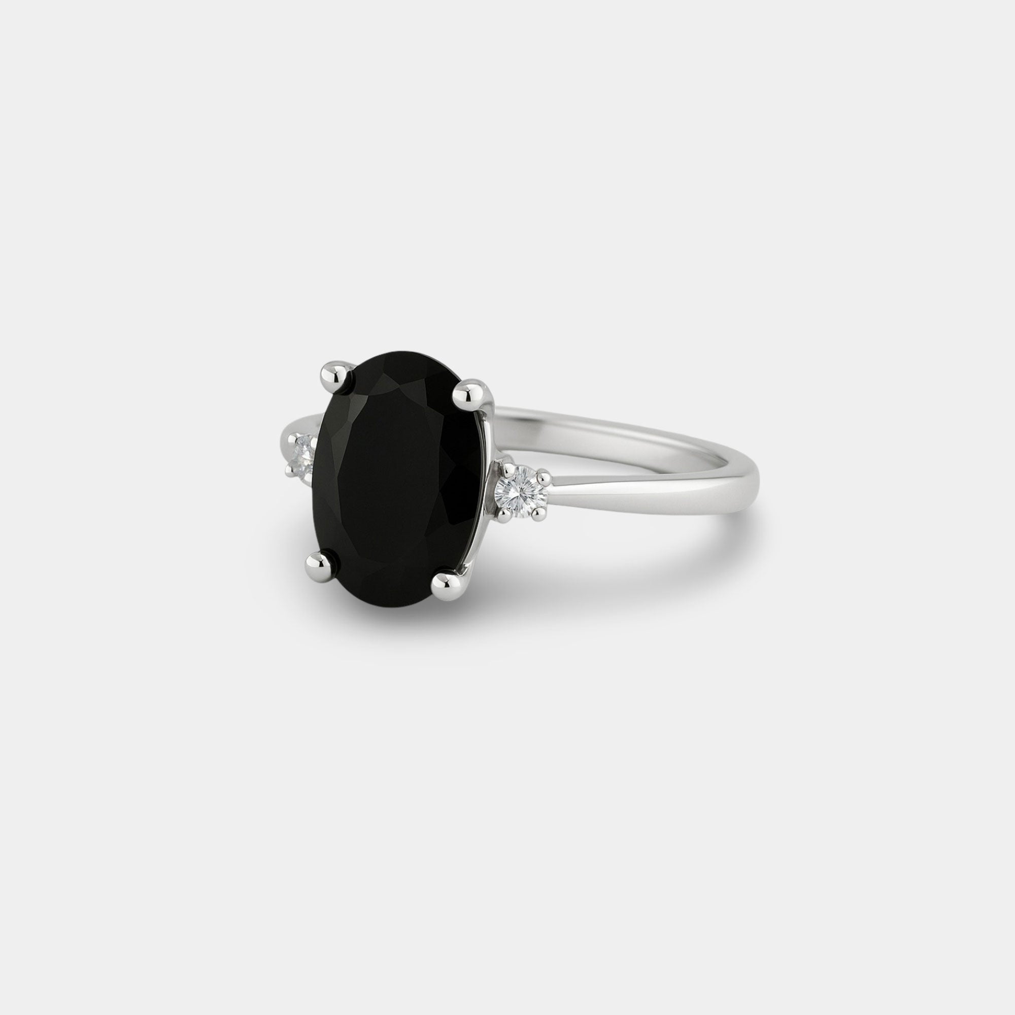 Oval Onyx & Diamond 3-Stone Ring - MH ELEGANCE - Oval Onyx & Diamond 3-Stone Ring - MH ELEGANCE -