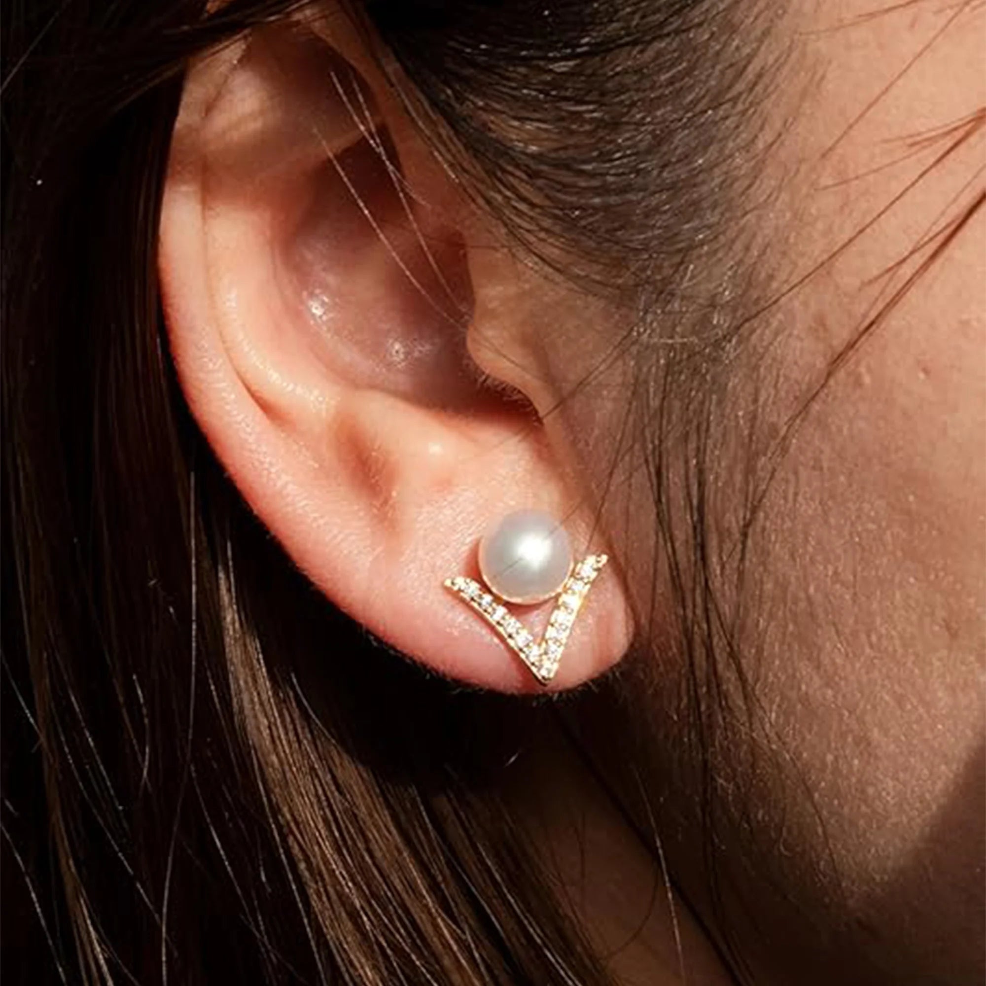 V-Shape Pearl Studs - MH ELEGANCE - V-Shape Pearl Studs -